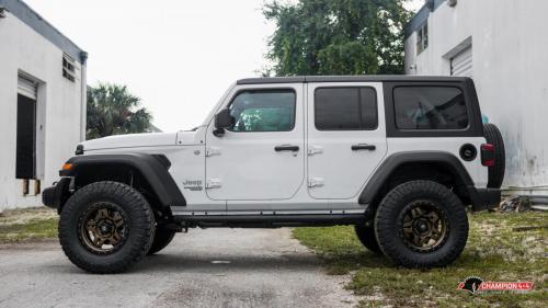 jorge-jeep-jl_47790735991_o