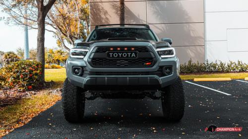 yuniels-tacoma_49531408152_o